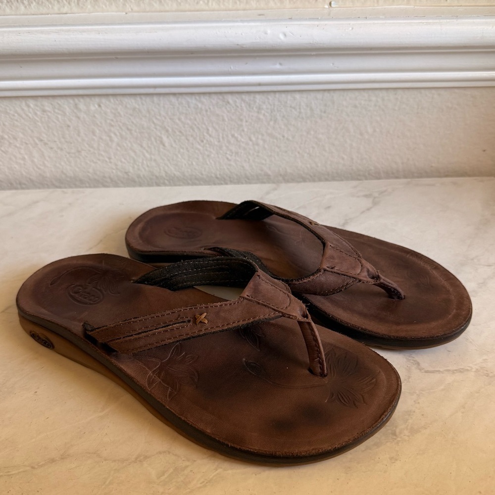 CHACO Women’s Brown Leather Flip Flops